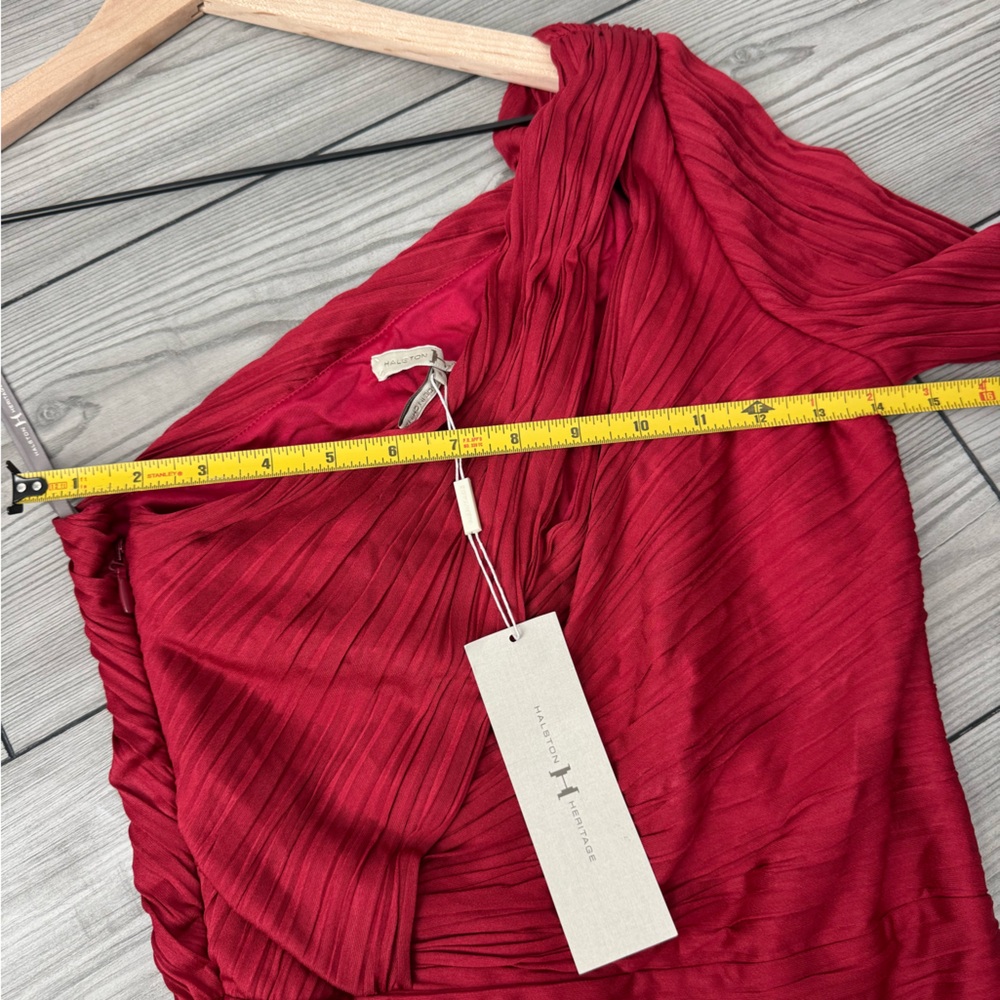 Halston Off Shoulder Asymetrical Sheath
Dress Red NWT MSRP $489 / Size 6 - Picture 11 of 12